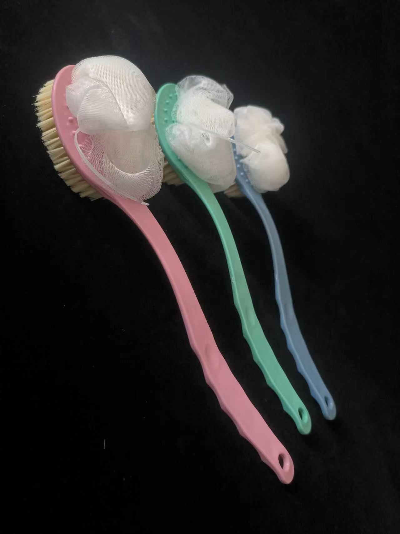 Long-handled mesh loofah back brush